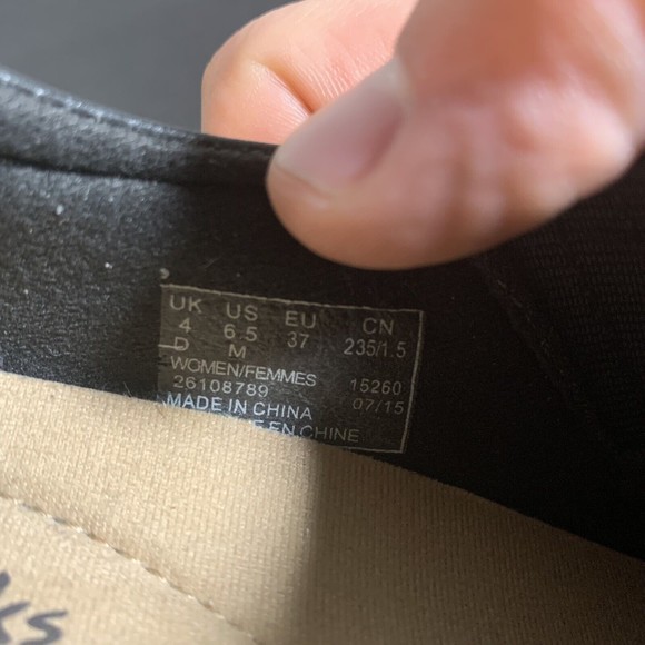 Clarks Women’s Channing Essa Black Leather Zip Comfort Loafer Bootie size 6.5 - Picture 8 of 8